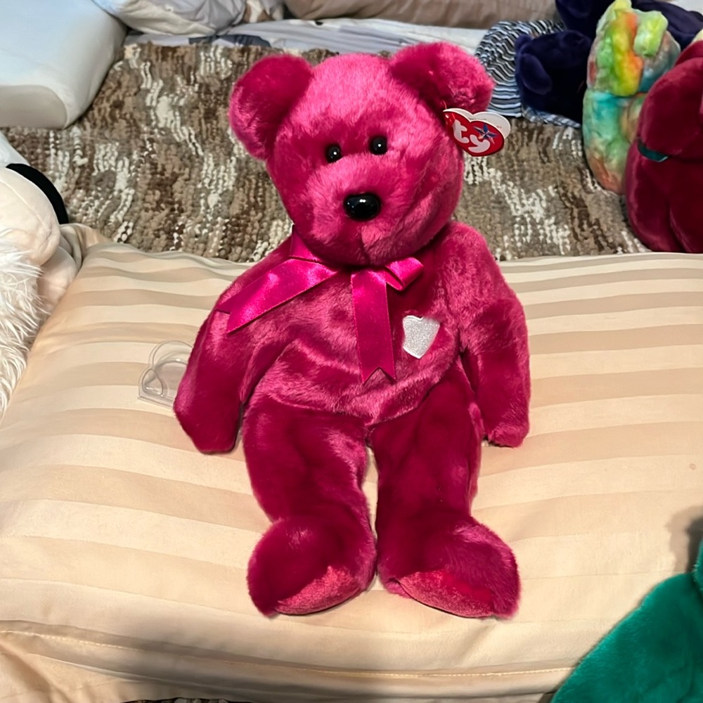 Ty Beanie Buddy Valenta 2000 maroon bear great posture mint condition 9”sitting